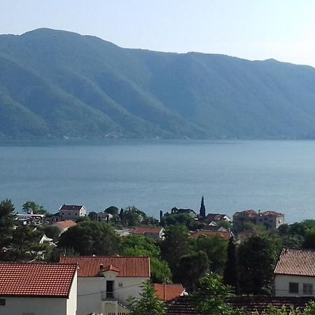 Sea View Hotel Risan Esterno foto