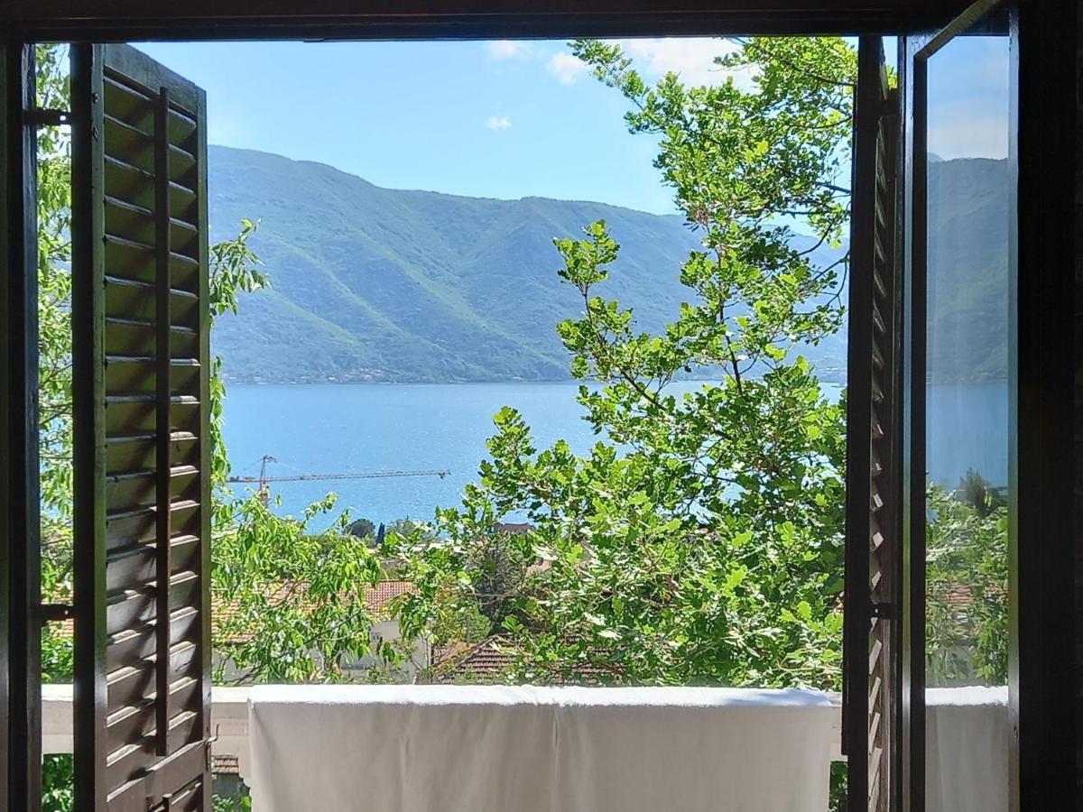 Sea View Hotel Risan Esterno foto